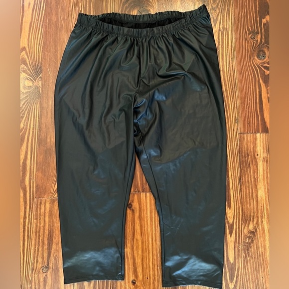 TORRID Faux Leather Black Cropped Leggings Bow Accents On Back - Picture 3 of 10